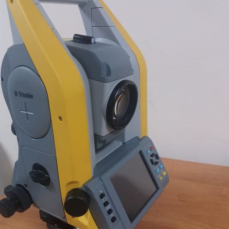 Срочно продам тахеометр Trimble C5 5"